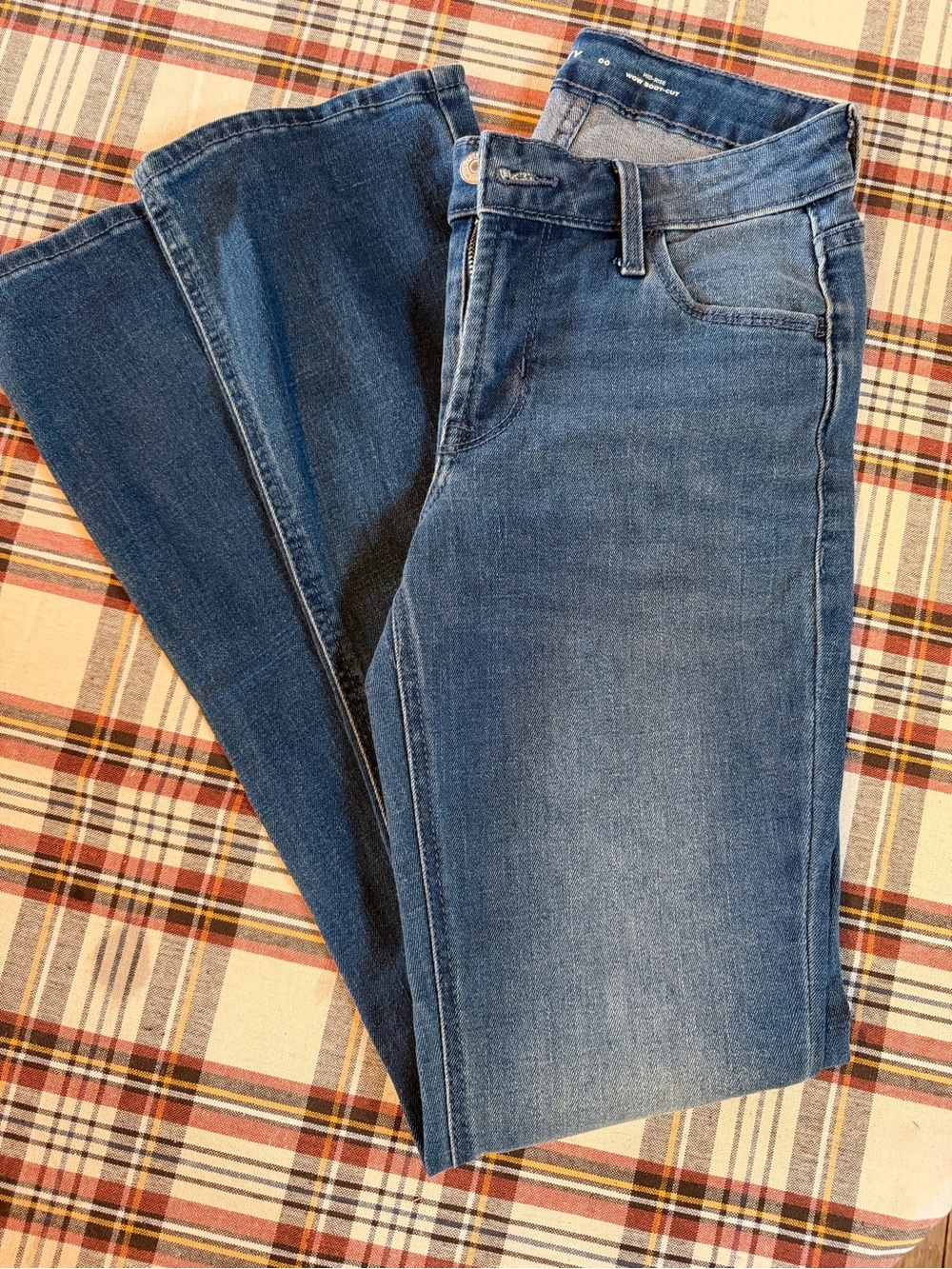 Old Navy Women's Straight-Leg Jeans in Two-Tone Blue Wash